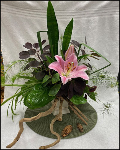 Flower arrangement – pink lily
